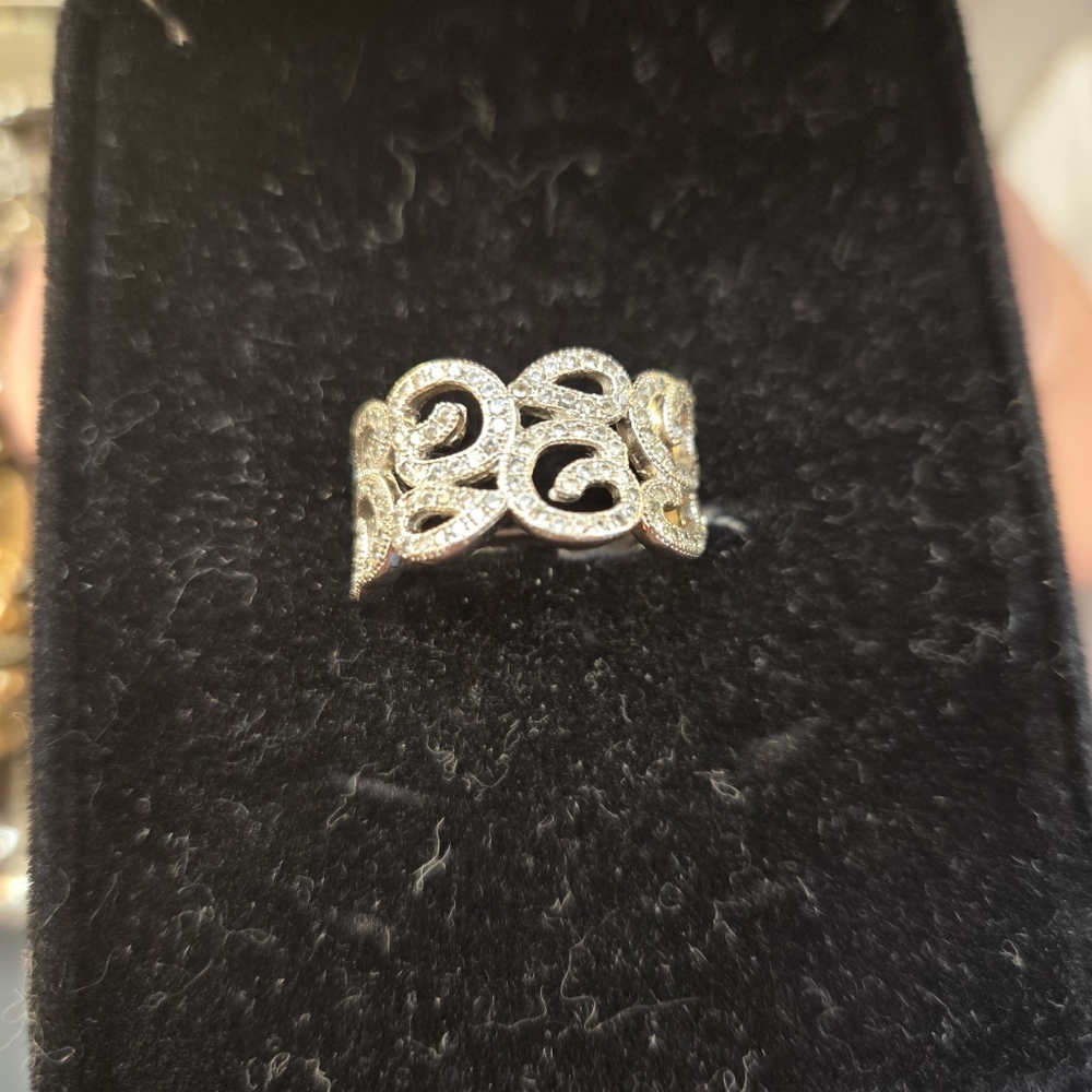 Elegant Silver Swirl Ring